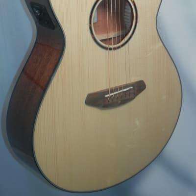 Breedlove Discovery S Concert CE European-African mahogany Natural Gloss Finish image 4