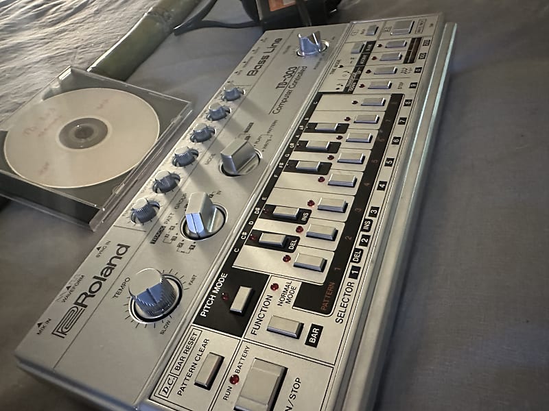 Roland TB-303 Bass Line Synthesizer Module | Reverb Canada