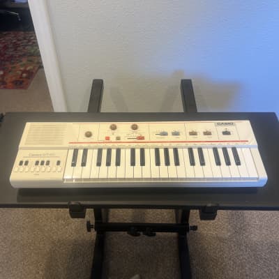 Casio MT-40 Casiotone 37-Key Synthesizer 1981 - 1982 - White