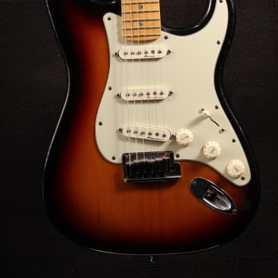 Fender Stratocaster Deluxe 2000 image 2