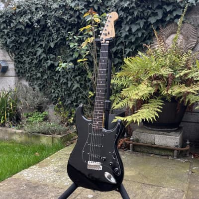 ギター Fender Squier Bullet Start Fender Squier Bullet Stratocaster HT, Black Pickguard