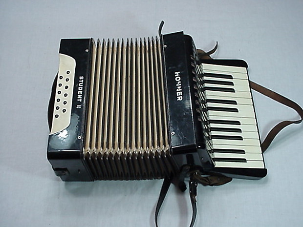 Hohner student shop ii accordion