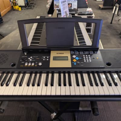 Yamaha YPT-220 Digital Keyboard