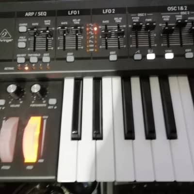 Behringer DeepMind 12 49-Key 12-Voice Polyphonic Analog Synth see description