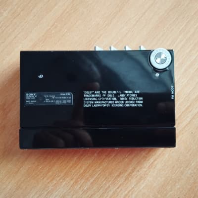 Sony WM F30 1984 - Sony Walkman radio Cassette player WM F 30 black working video test image 2