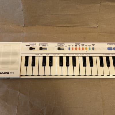 Casio PT-1 29-Key Mini Synthesizer 1982 - 1988 - White Excellent Condition in box with Users Manual Booklets!