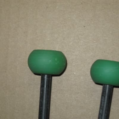 new old stock Gambal GPXR1 (UG13GPXR1) Glockenspiel, Bells, Xylophone Percussive Keyboard MALLETS, 1 and 1/4 inch Green Hard Acrylic Flat Ball Heads with Black Synthetic Shafts, with original packaging - from 1990s - early 2000s image 5