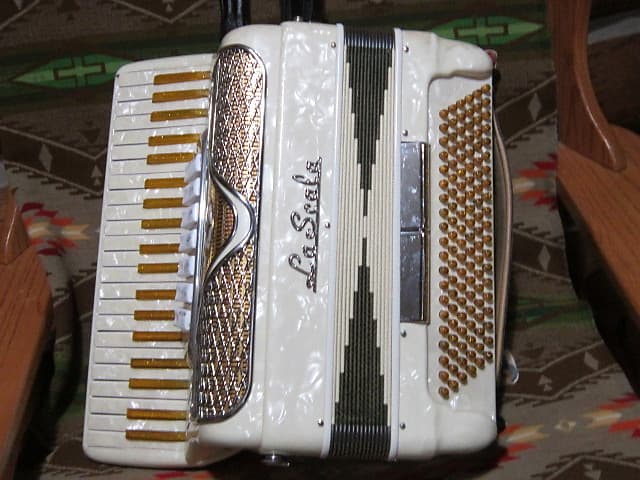 La scala outlet accordion