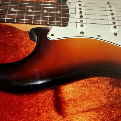 Fender American Vintage '65 Stratocaster 2013 - 2016 - 3-Color Sunburst image 5