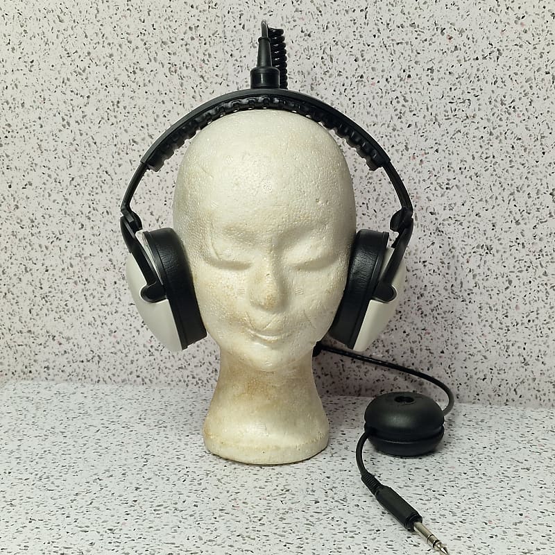 90s Vintage Headphones Sennheiser HD 200  			