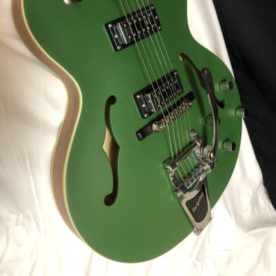 The Loar electric hollwobody guitar - NEW - Thinbody Archtop Green LH-306T Bigsby Tremolo image 2