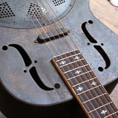 ROYALL "Blues Hound Distressed Relic Brass Finish 14 Fret Single Cone Resonator With Pickup" SOFTCASE, 3, 9 KG image 5