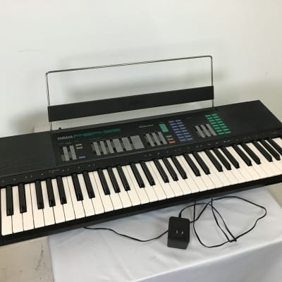 Used Yamaha PSR-32 Keyboards 61-Key