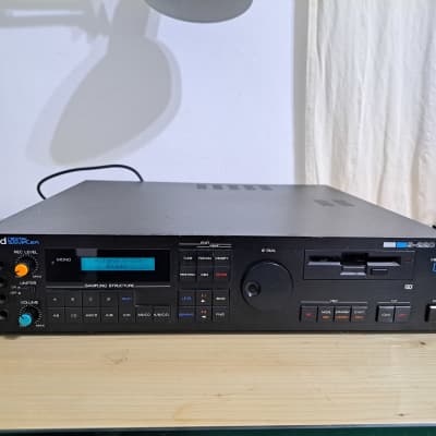 Roland S-220 Digital Sampler 1987 - Black