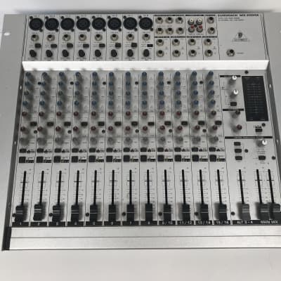 Behringer Eurorack MX2004A Mixing Console | Reverb Canada