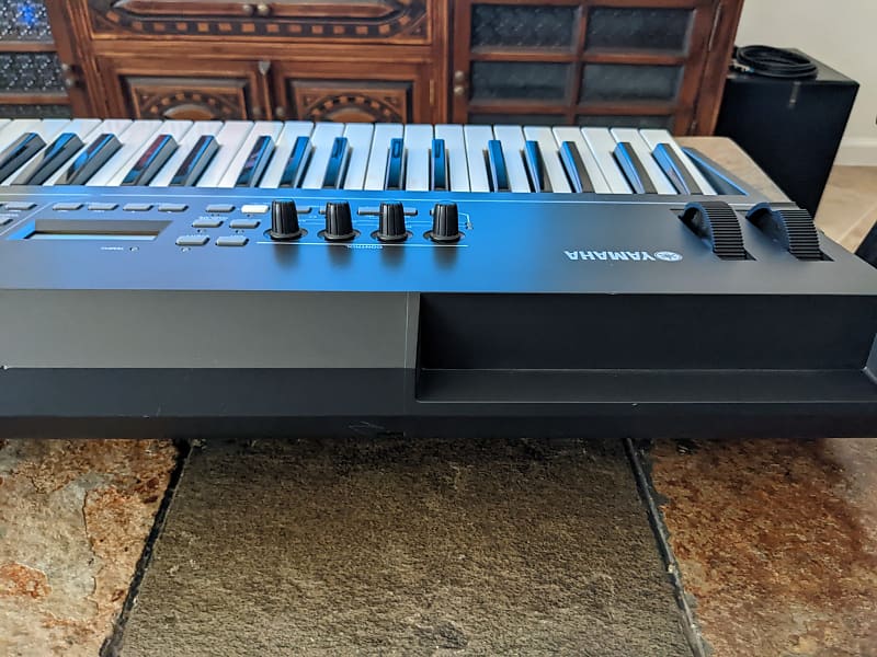 Yamaha KX61 MIDI Keyboard Controller | Reverb