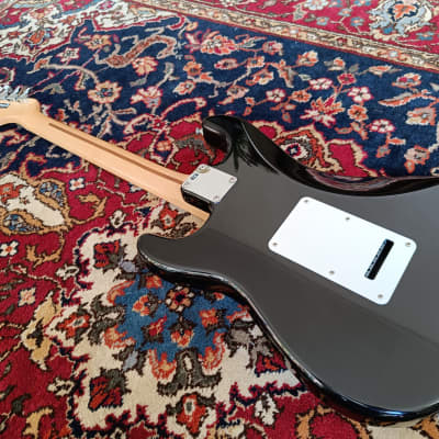 Fender Standard Stratocaster with Maple Fretboard 2001 Black image 10