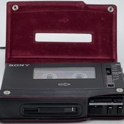 Sony  WM-D6C Professional Walkman - Including Leather Protective Case, Carrying Strap, DC Supply & Manual image 3