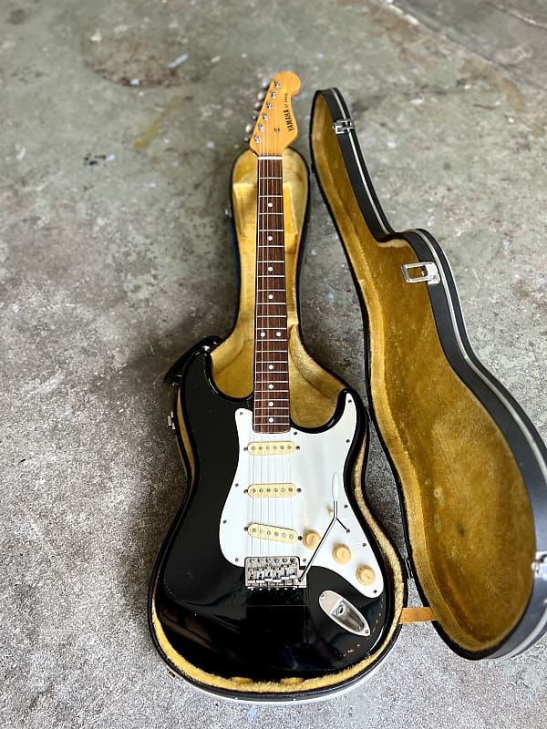 Yamaha ST-360R c 1970's - Black strat style electric guitar