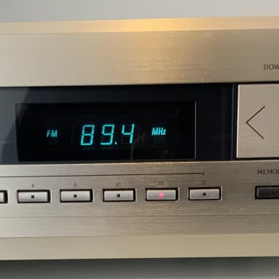 Accuphase T 107 - Champagne image 3
