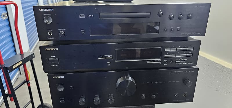 Onkyo Amplifier  and tuner am/fm Ri series 2013 - Black  			