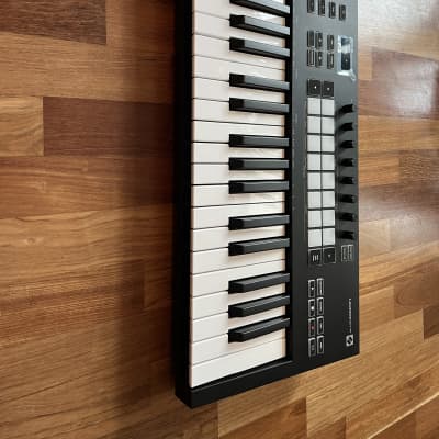 Novation Launchkey 37 MKIII MIDI Keyboard Controller 2020 - Present - Black