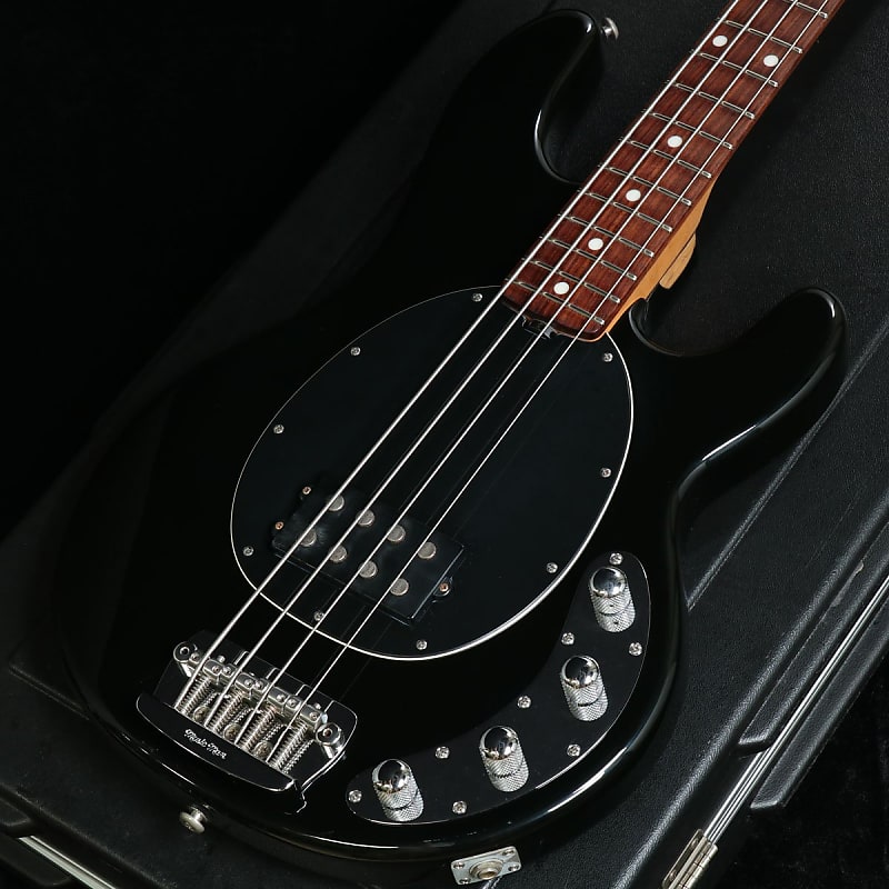 MUSIC MAN Stingray 4 Black/R [SN E68029] (06/20)