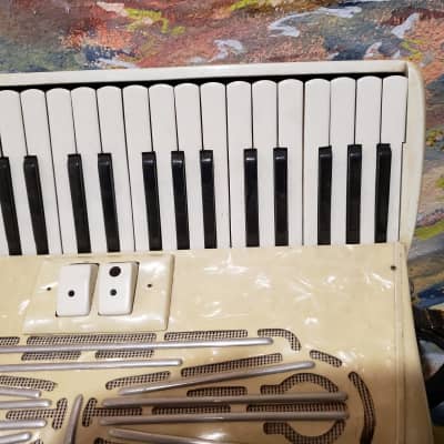 Vintage Universal Accordion Mod. 2420 120 Bass Keys w/ Hard Case (Used) "Made In Italy" SOLD AS IS image 7