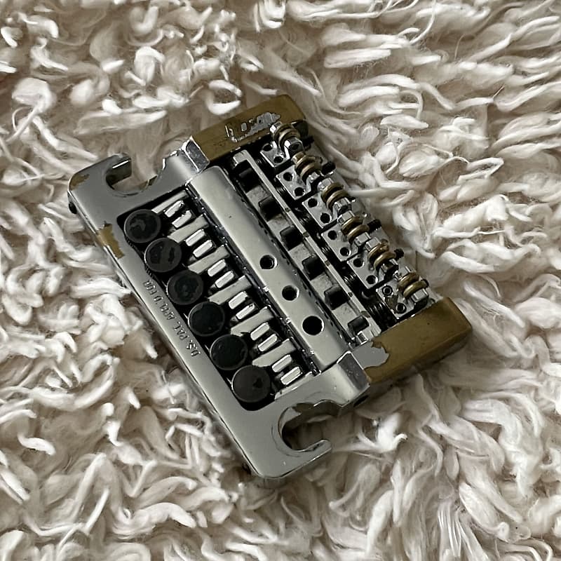 Gibson tremolo bridge top