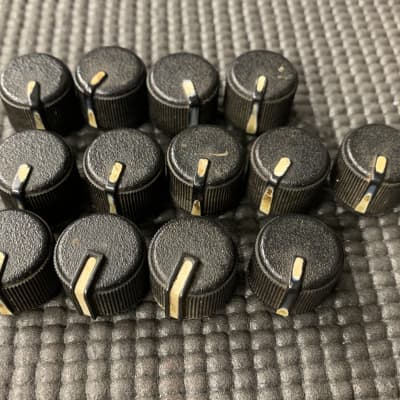 Lab Series  L5 Amplifier knobs 70’s Black image 2