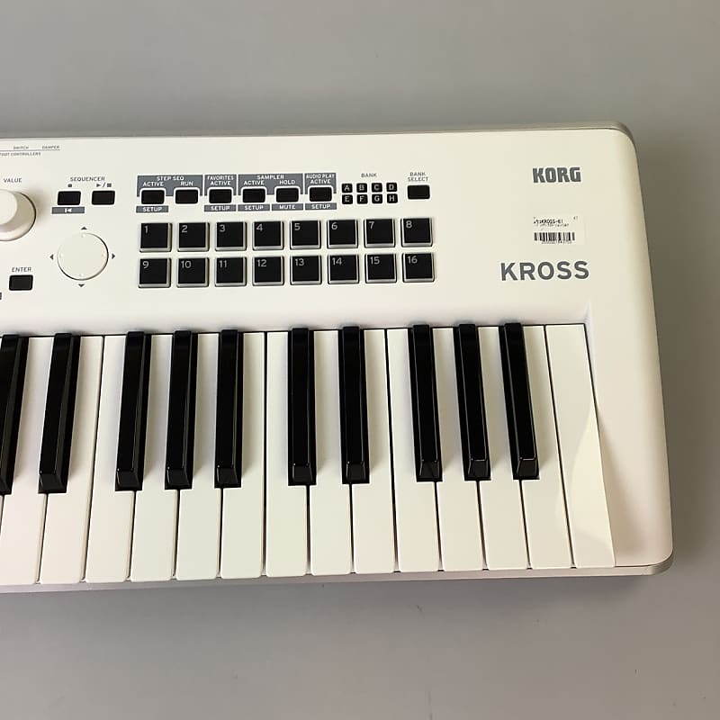 最終値下げ　KORG KROSS2-61-SC (ホワイト) KORG KROSS2-61-SC White limited Color Keyboard Synthesizer
