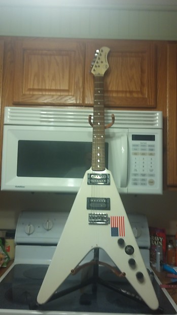 Hondo deluxe series store 767 flying v