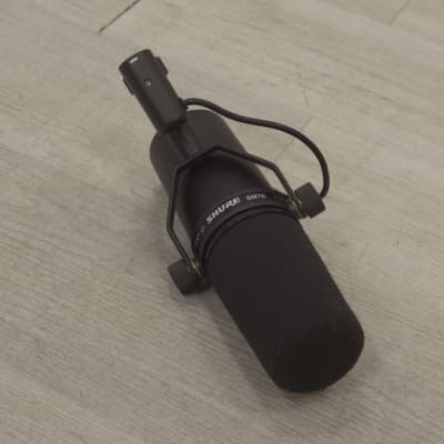BUNDLE Shure SM7B mic + CloudLifter CL-1 ribbon microphone BUNDLE Shure SM7B mic + CloudLifter CL-1 ribbon microphone
