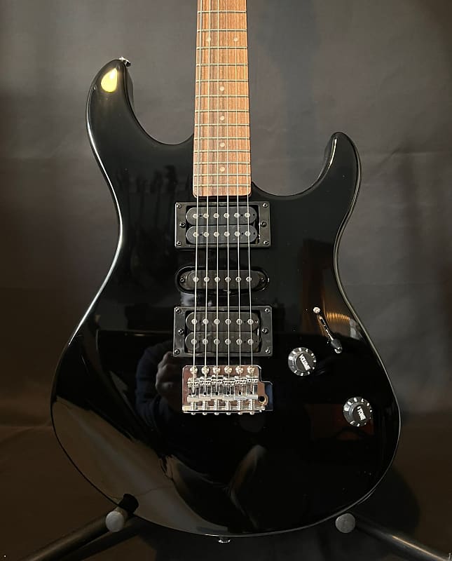 Yamaha ERG121 Electric guitar with case and tuner | Reverb Canada