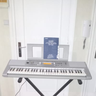 Synthétiseur piano numérique arrangeur clavier Yamaha YPT-340 avec housse