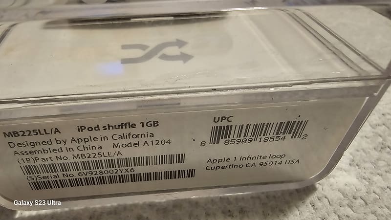 Apple A1204 [MB225LL/A iPod Shuffle 1 GB in Original Packaging