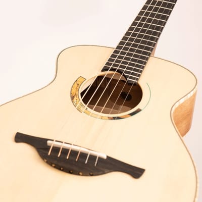 Maxmonte Roe Soprano Acoustic Guitar, Italian Spruce & Italian Walnut image 7