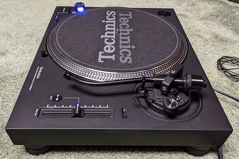 Technics SL1200 MK7 (Barely used-Mint condition-Excellent DeaL