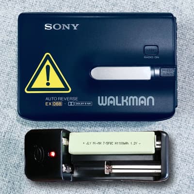 SONY FX70 Walkman Cassette Player, Excellent Gun Black Shape !  Working  ! image 1