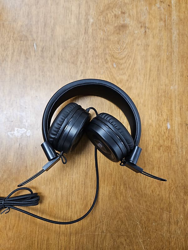 CAD MH100 Closed Back 40mm Driver Black Professional Studio Headphones - Used image 1