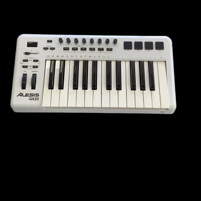 Alesis QX25 25-key USB MIDI Keyboard Controller 2010s - white
