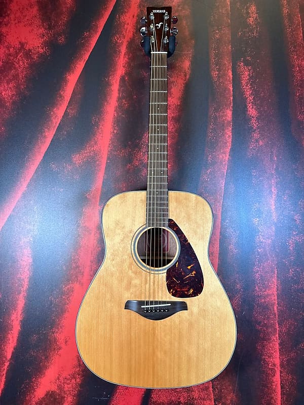 Yamaha fg700s deals acoustic guitar price