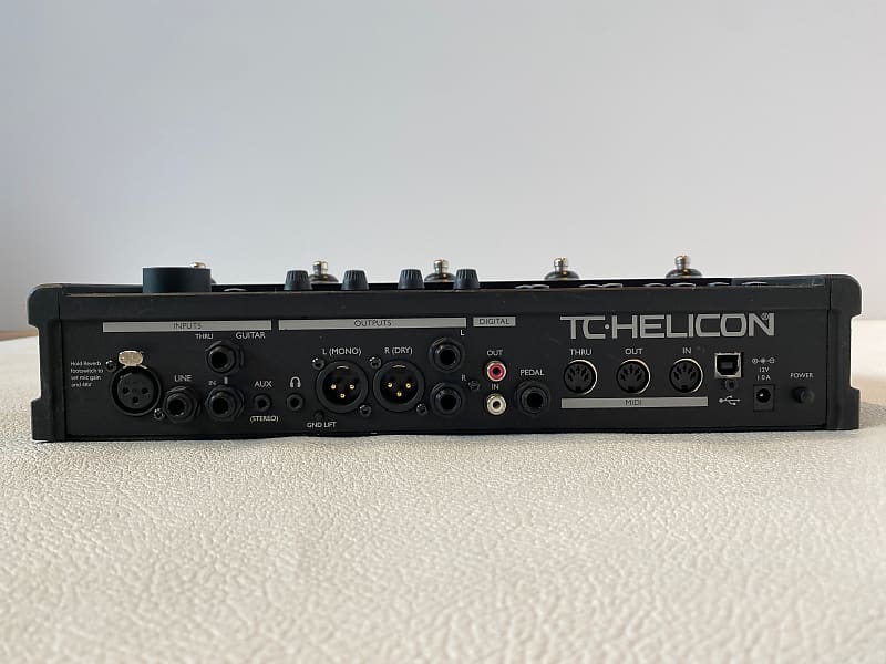 TC Helicon VoiceLive 2 Vocal Multi-Effects Processor Pedal w/ Power Supply