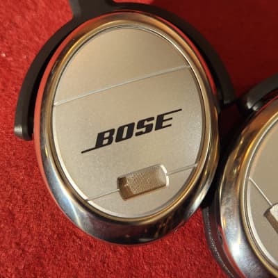 Bose Quiet Comfort 3 Acoustic Noise Cancelling Bluetooth Headphones - Original Box image 3