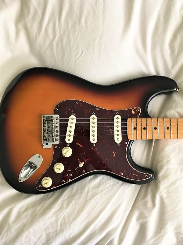 Fender Stratocaster Maple Fingerboard 1996-1997 Sunburst image 1