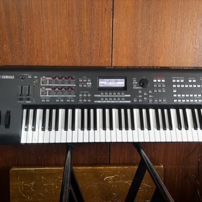 Yamaha MOXF6 61-key Synthesizer Workstation w/ bag MOTIF XF sound quality