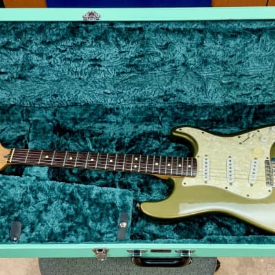 Fender Stratocaster Deluxe Series With Active Pick-Ups  2000-2001 - Sage Green With Teal Hard Case image 19