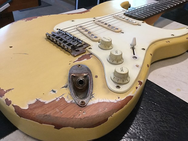 SQUIER スクワイア　FENDER affinity STRAT レリック Amazon.com: Squier Affinity Series Stratocaster Electric