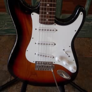 Austin AU 731 Electric Stratocaster Style Guitar with Tremolo in Tobacco Burst image 3