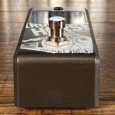 Outlaw Effects Iron Horse Pedalboard Power Supply & Cables + Tuner Guitar Effect Pedal image 3